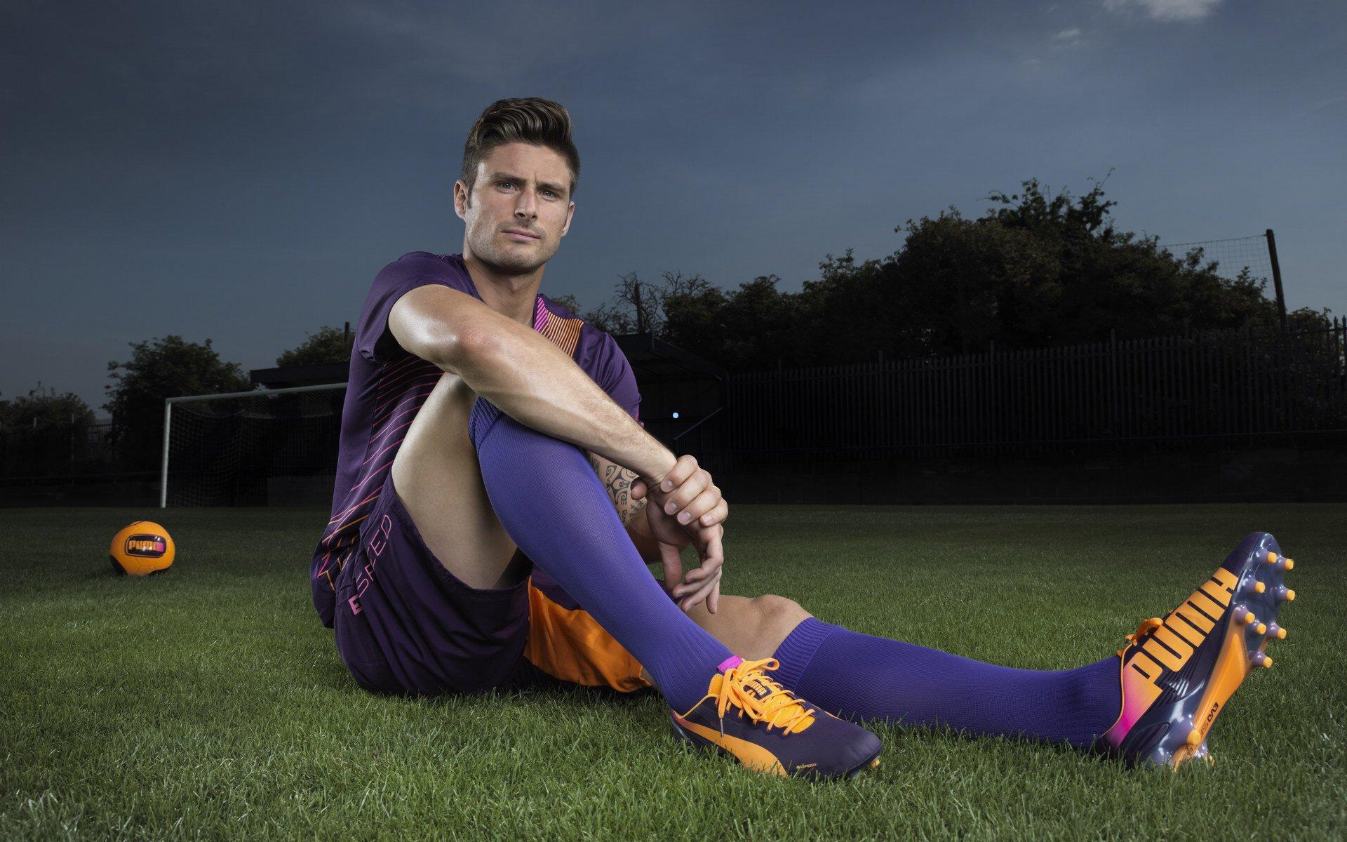 奥格斯堡官方宣布租借签回旧将格雷戈里奇，协议内含买断选项